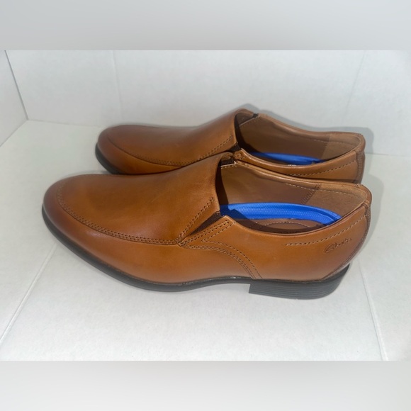 Clarks Men\'s Brown Leather Slip-Ons size 8 1/2W.      (#144) main image 8